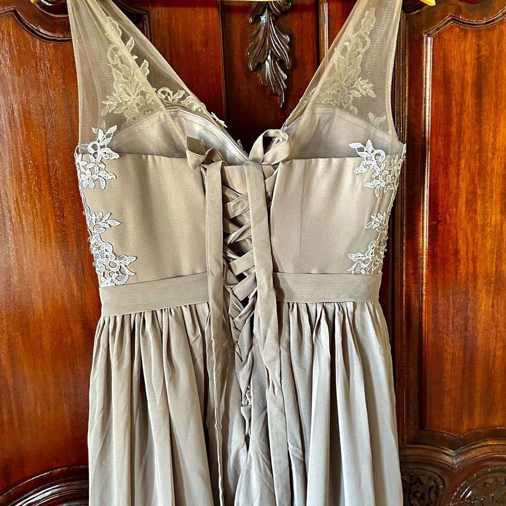 Nude formal - Picture 4 of 5